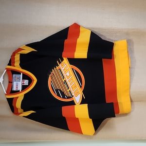 Vancouver Canucks jersey sz M
